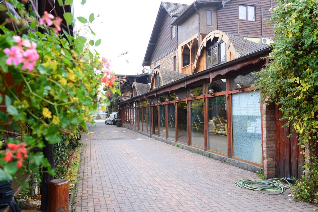 潘西奈亚迈莱克森酒店 Cîmpia Turzii 外观 照片